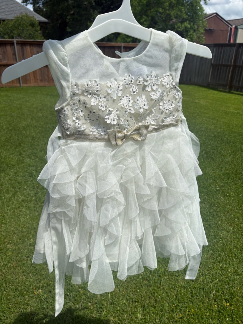 Jona Michelle cream and gold short sleeve formal dress in 3t VGUC